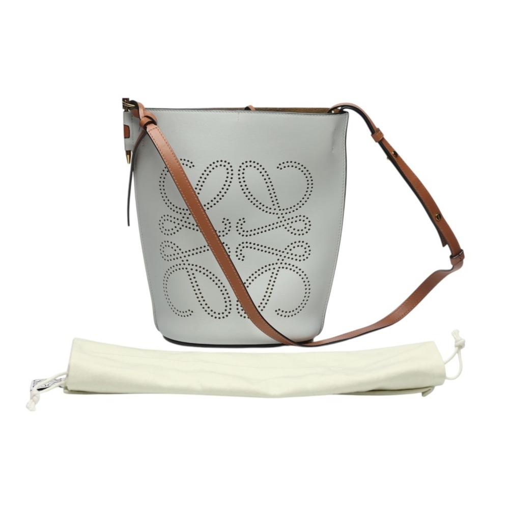 Loewe shoulder bag, one-shoulder gate bucket anagram pattern, calfskin, gray.